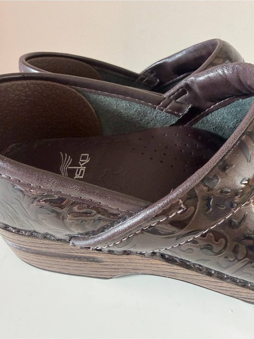Dansko Women’s Embossed Metallic‎ Brown Clogs. Sz 37 (6.5-7) - Picture 5 of 12